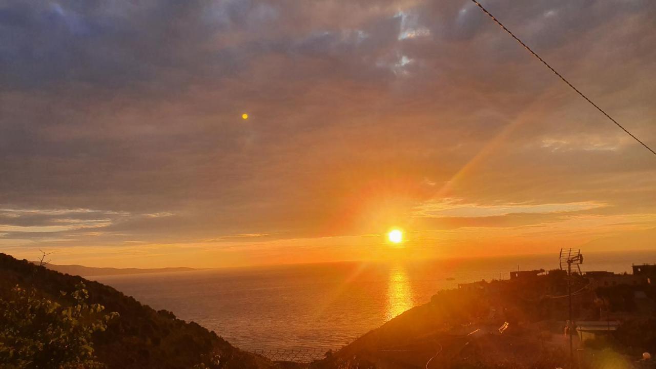 Mihal Suites ساراندا المظهر الخارجي الصورة