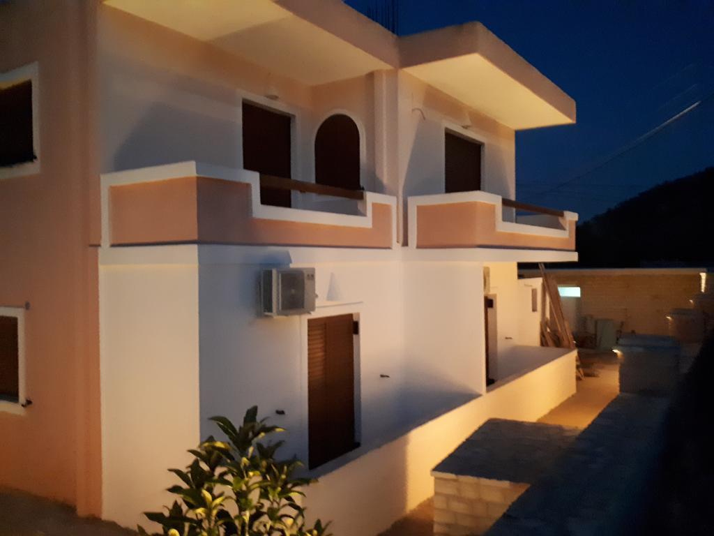 Mihal Suites ساراندا الغرفة الصورة