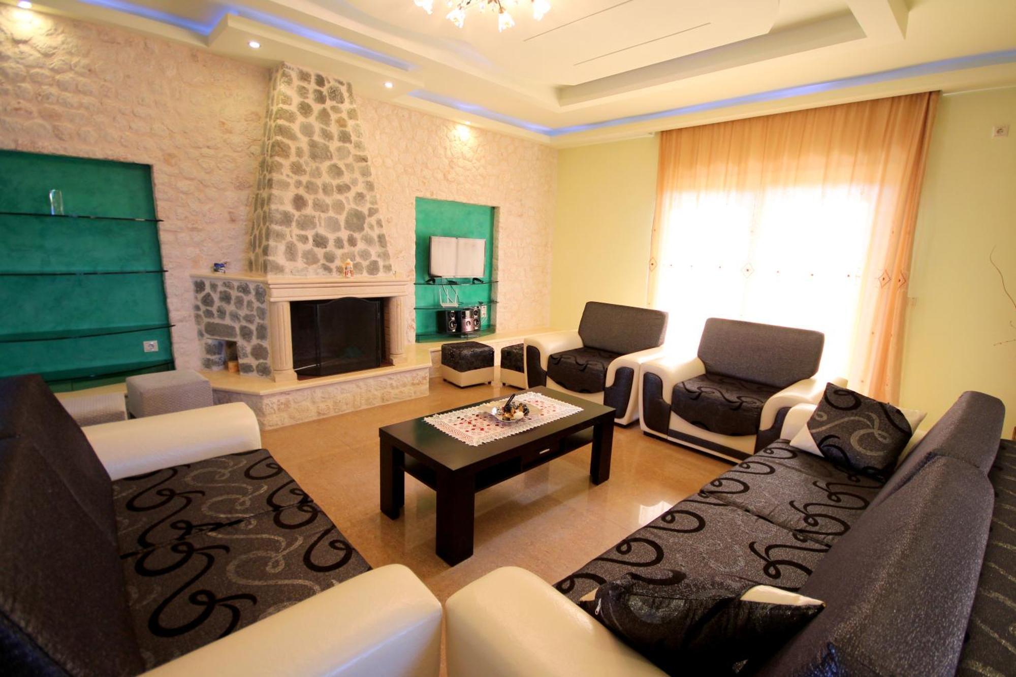 Mihal Suites ساراندا المظهر الخارجي الصورة