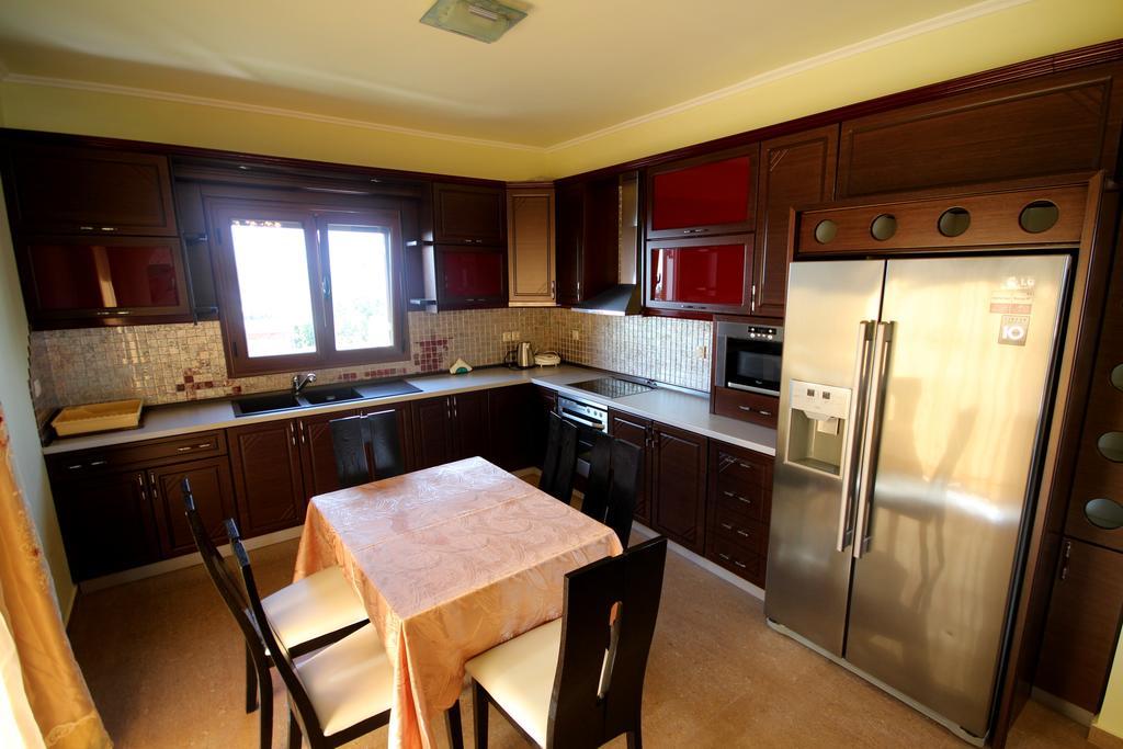 Mihal Suites ساراندا المظهر الخارجي الصورة