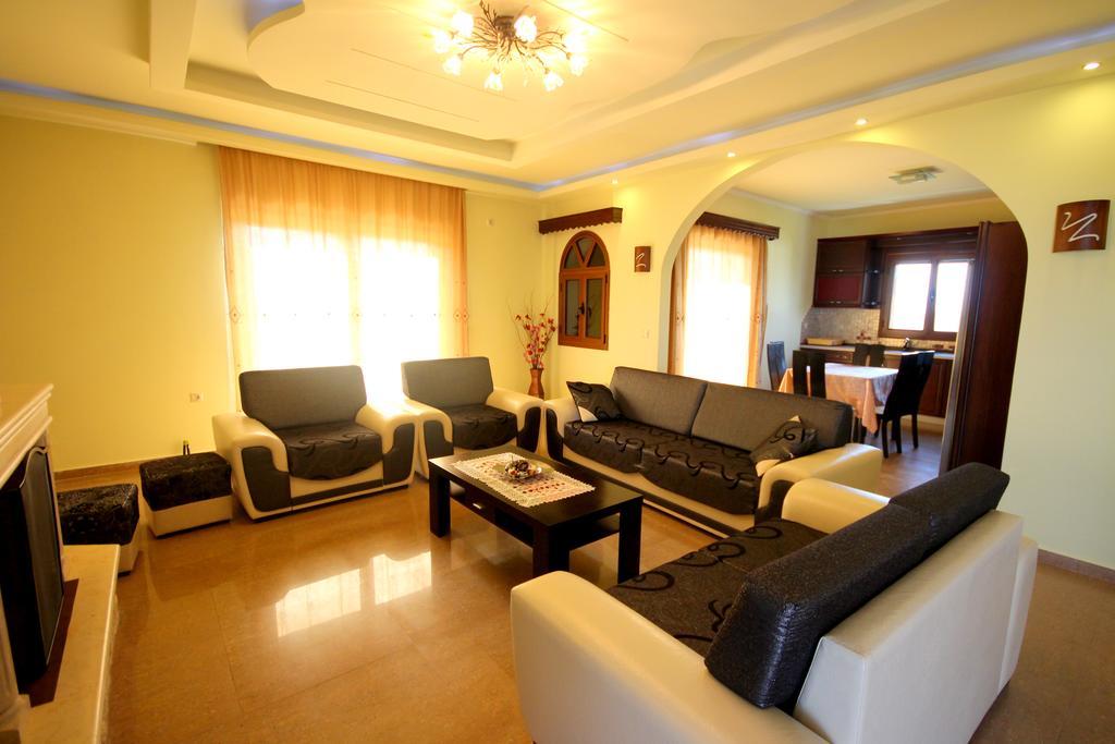 Mihal Suites ساراندا المظهر الخارجي الصورة