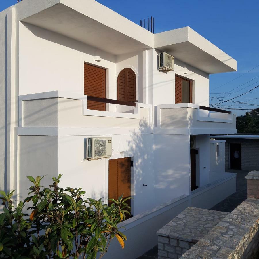 Mihal Suites ساراندا المظهر الخارجي الصورة